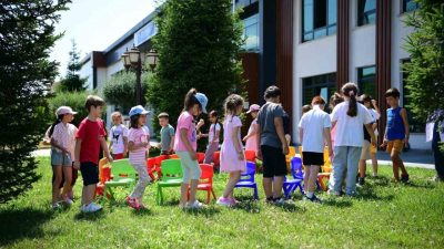 Çayırova’da belediye bünyesinde faaliyet gösteren bilgi evlerinde düzenlenen yaz kurslarında
