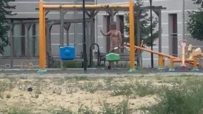 Kocaeli’de çocuk parkında elinde bıçak olan şahıs cinnet geçirdi. Polislerin