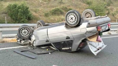 Kastamonu’nun Tosya ilçesi D100 karayolunda otomobilin hafif ticari araç ile