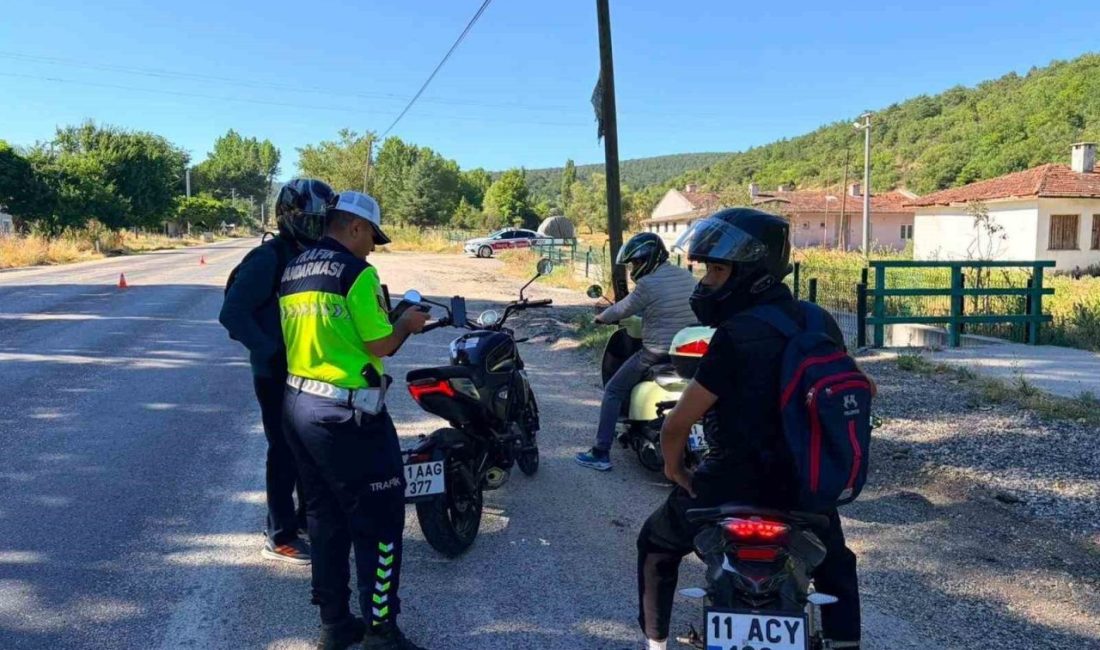 Denetim noktasında ceza yerine eğitim verildi Bilecik’te jandarma ekipleri denetim noktasında ceza yerine eğitim verdi. Bilecik’in