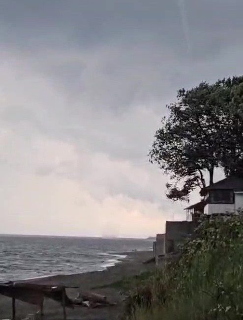 Sakarya’nın Kocaali ilçesinde aniden etkisini gösteren sağanak sırasında denizde oluşan