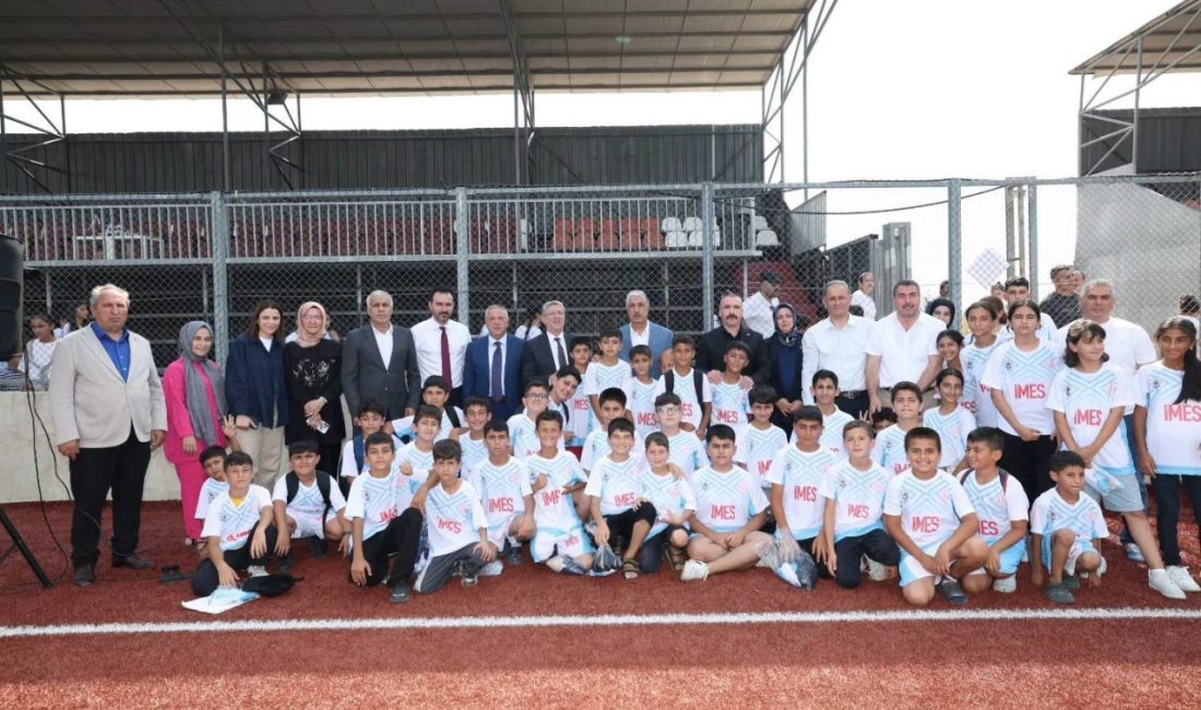 Dilovası’nda Yaz Spor Okulları düzenlenen törenle açıldı. Yaz boyunca futbol,