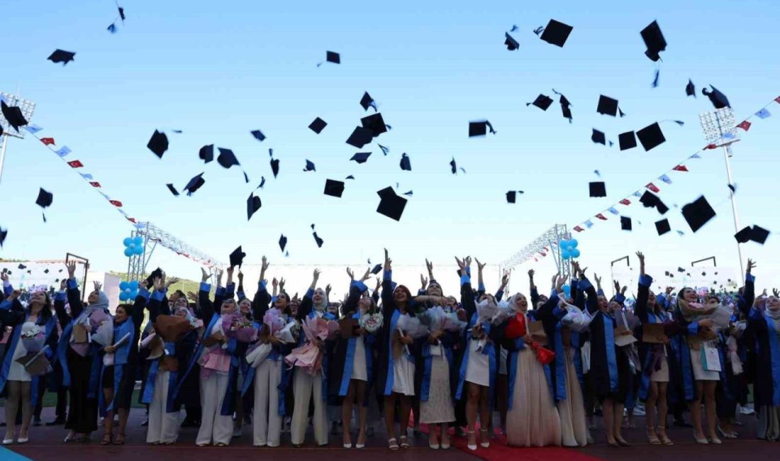 Düzce Üniversitesi’nin, 2025-2026 akademik yılı mezuniyet törenleri büyük bir coşku
