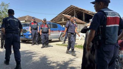 Düzce’nin Yığılca ilçesinde ağabeyiyle arazi anlaşmazlığı nedeniyle tartışan şüpheli, tarlada
