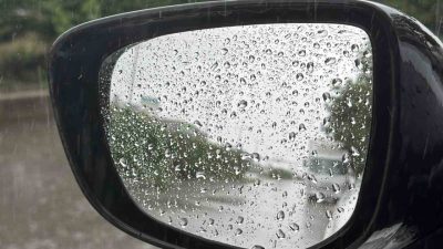Düzce’de meteorolojinin yaptığı uyarıların ardından sabah saatlerinde başlayan sağanak yağış,