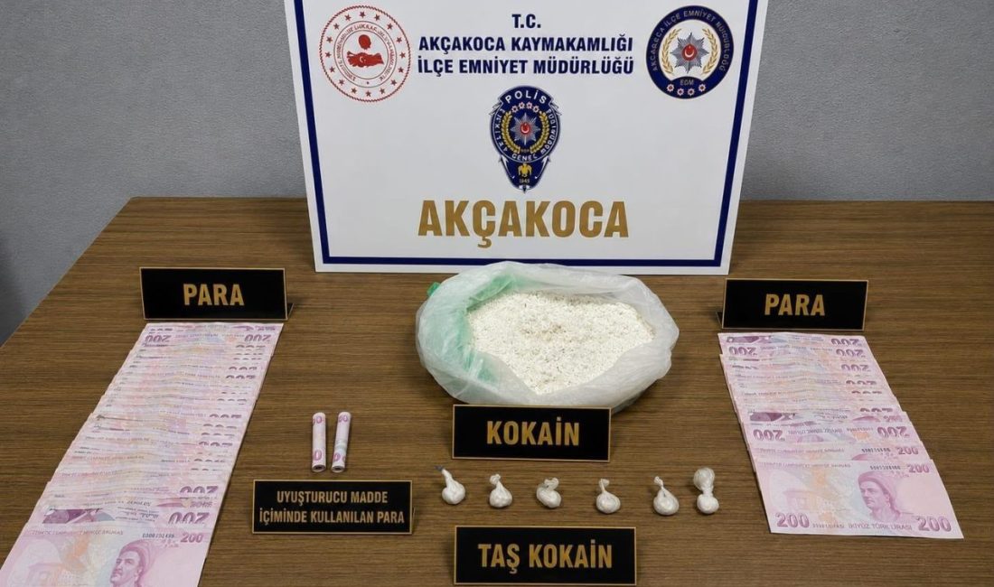 Düzce’de uyuşturucu operasyonu: 1 tutuklama Düzce’nin Akçakoca ilçesinde düzenlenen uyuşturucu operasyonunda gözaltına alınan 4 şüpheliden