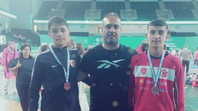 Minikler Türkiye Güreş Şampiyonası’nda Grekoromen Stil U13 kategorisinde mindere çıkan
