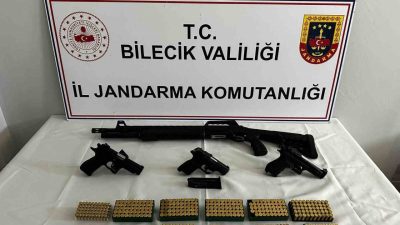 Bilecik’te jandarma ekiplerince bir eve düzenlenen operasyonda tabanca, av tüfeği