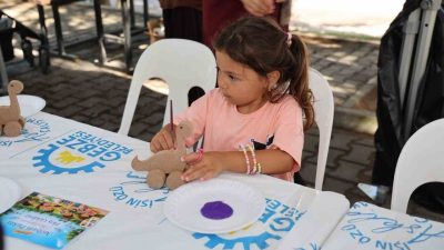 Gebze’de hayata geçirilen “Atölyem Parkta” projesi kapsamında çocuklar için çeşitli