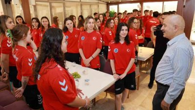 Gebze’de düzenlenen Sualtı Hokeyi Dünya Şampiyonası’nda mücadele edecek milli takım