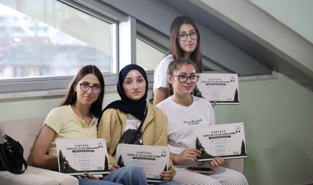 Kartepe’de 16-18 yaş grubu gençlere yönelik düzenlenen Gençlik ve Gelişim