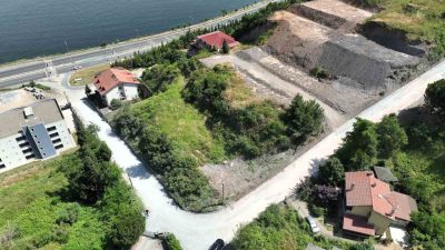 Gölcük Halıdere Mahallesi’nde altyapı çalışmaları sonrası bozulan yollarda yenileme çalışması