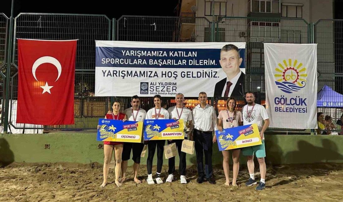 Gölcük’te 304 minik sporcunun plaj voleybolu heyecanı Gölcük Belediyesi tarafından düzenlenen yaz spor etkinlikleri kapsamındaki Plaj Voleybolu