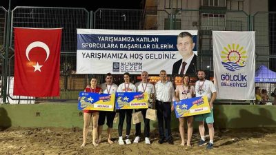 Gölcük’te 304 minik sporcunun plaj voleybolu heyecanı Gölcük Belediyesi tarafından düzenlenen yaz spor etkinlikleri kapsamındaki Plaj Voleybolu
