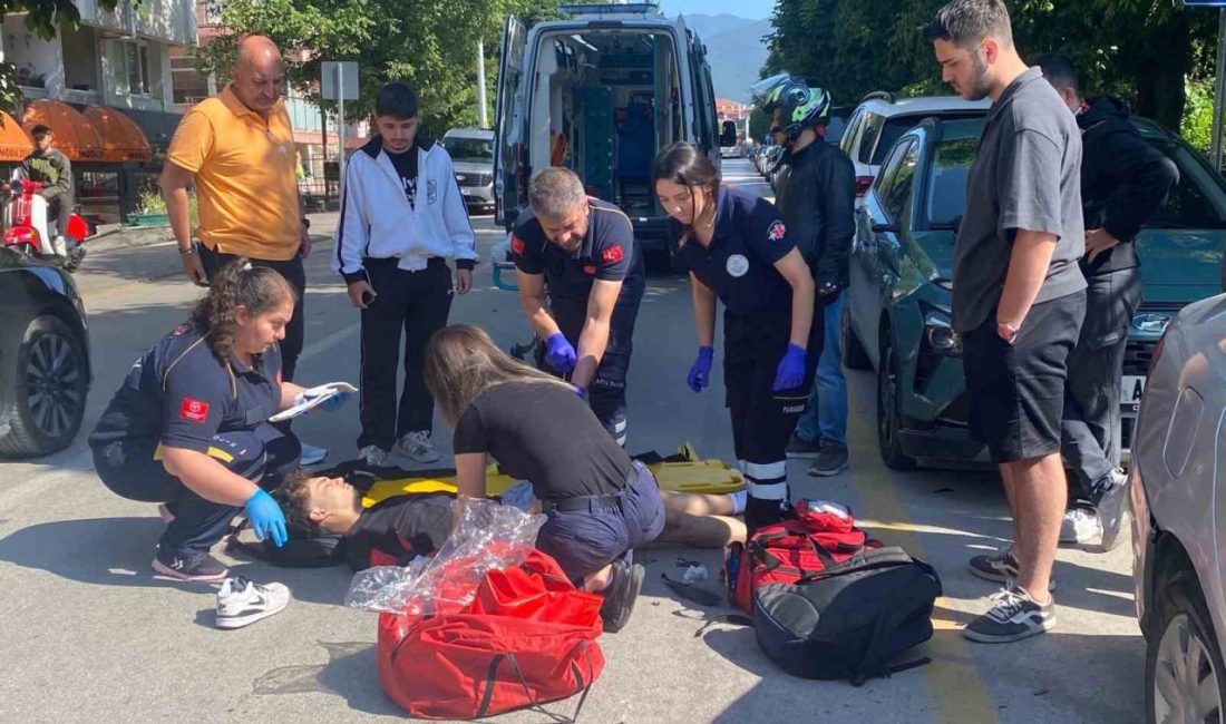 Bolu’da seyir halindeki hafif ticari araçla çarpıştıktan sonra savrularak park