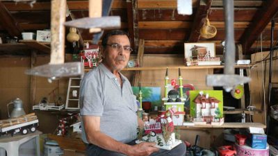 Bolu’da yaşayan 71 yaşındaki emekli memur Celal Ozan, atık malzemeleri