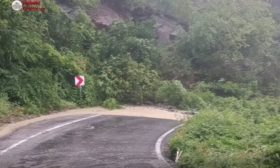 Heyelan nedeniyle ulaşıma kapanan Cide-Doğanyurt yolu ulaşıma açıldı Kastamonu’da yaşanan heyelan sonrasında ulaşıma kapanan Cide-Doğanyurt-İnebolu kara yolu, Karayolları