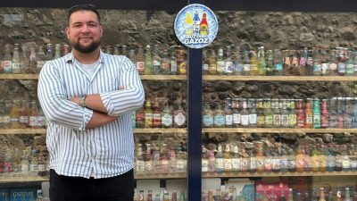 Bolu’da yaşayan Mustafa Akbaş, Türkiye’nin farklı şehirlerinden topladığı gazoz kapakları