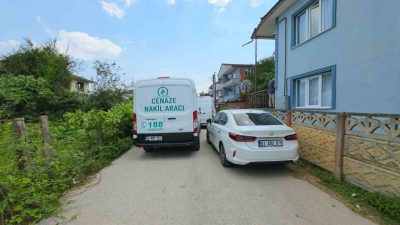 İnşaat işçisi evde kaldığı arkadaşını yanlışlıkla silahla vurarak öldürdü Düzce’de inşaat işçilerinin kaldığı dairede bir şahıs silahla oynarken başka