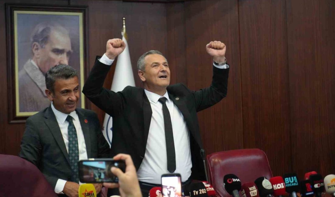 İzmit Belediyesi Başkan Vekili Lütfü Obuz oldu İçişleri Bakanlığınca görevden uzaklaştırılan İzmit Belediye Başkanı Fatma Kaplan Hürriyet’in