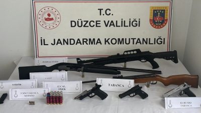 DÜZCE(İHA) – Düzce’de jandarma ekipleri tarafından yapılan huzur güven uygulamaları