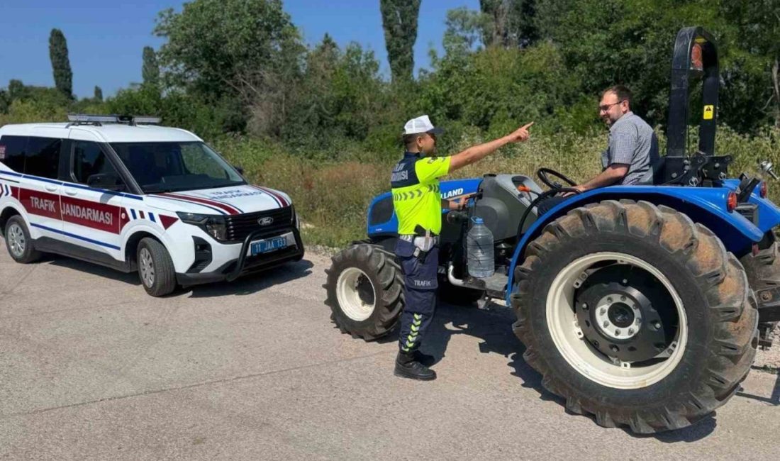 Bilecik’te jandarma ekipleri, traktör sürücüleri ve çiftçilere trafik ve yangın
