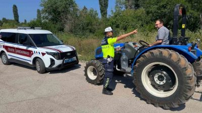 Bilecik’te jandarma ekipleri, traktör sürücüleri ve çiftçilere trafik ve yangın