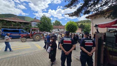 Bilecik İl Jandarma Komutanlığı ekipleri, vatandaşları hırsızlık ve dolandırıcılık olaylarına
