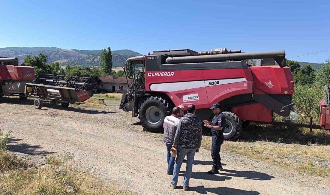 Jandarmadan hasat öncesi biçerdöver operatörlerine uyarılar Bilecik’in Bozüyük ilçesinde hasat öncesi biçerdöver operatörleri uyarıldı. Bozüyük ilçesine