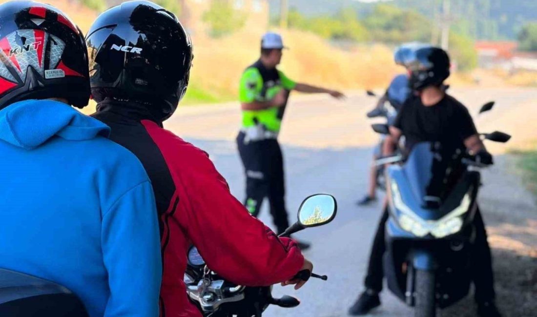 Jandarmadan motosiklet sürücülerine güvenli sürüş eğitimi Bilecik’te jandarma ekipleri, motosiklet sürücülerine yönelik güvenli sürüş eğitimi verdi.