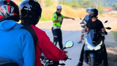 Bilecik’te jandarma ekipleri, motosiklet sürücülerine yönelik güvenli sürüş eğitimi verdi.