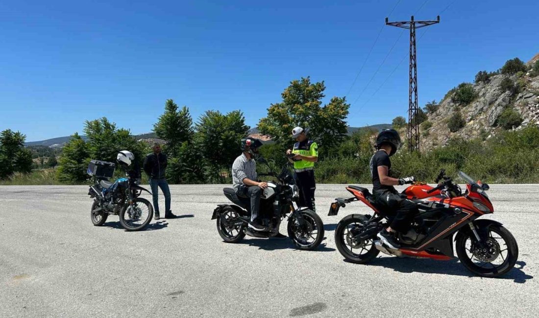 Bilecik’in Gölpazarı ilçesinde denetim yapan jandarma ekipleri, durdukları motosiklet sürücülerine