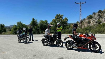 Bilecik’in Gölpazarı ilçesinde denetim yapan jandarma ekipleri, durdukları motosiklet sürücülerine