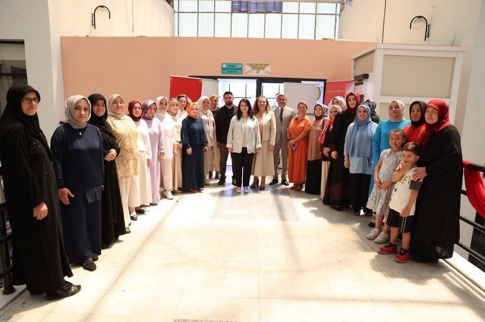 Kadın Emeği Merkezi’nde yıl sonu sergisi açıldı DÜZCE (İHA) – Düzce Valiliği himayelerinde, İl Özel İdaresi ile