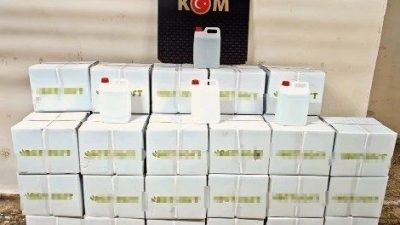 Bilecik’te bir kamyonda yapılan aramada 800 litre etil alkol ele