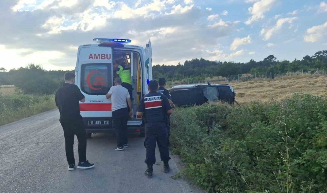 Kamyonet tarlaya devrildi: 1 yaralı Bilecik’te sürücüsünün direksiyon hakimiyetini kaybettiği kamyonetin tarlaya devrilmesi sonucu meydana