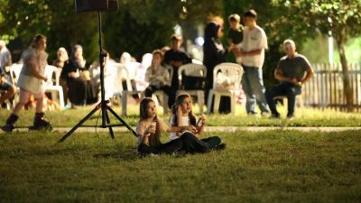 Kartepe’de yaz etkinlikleri kapsamında düzenlenen “Açık Hava Sinema Geceleri”nde, “Nefes: