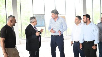 Kartepe’nin Acısu Mahallesi’nde yapımı devam eden spor salonunda çalışmalar sürüyor.