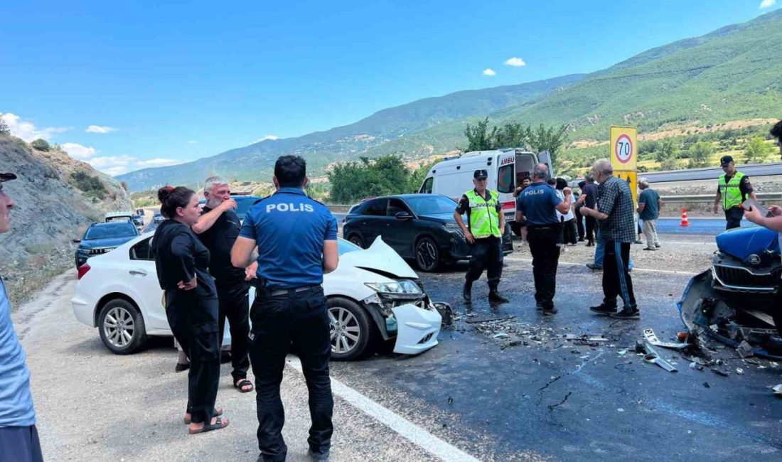 Kastamonu’nun Hanönü ilçesinde iki otomobilin çarpışması neticesinde meydana gelen kazada