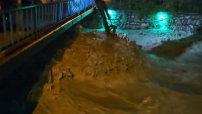 Kastamonu’nun Cide ilçesinde kuvvetli yağışların ardından Devrekani Çayı’nın taşması sonucu