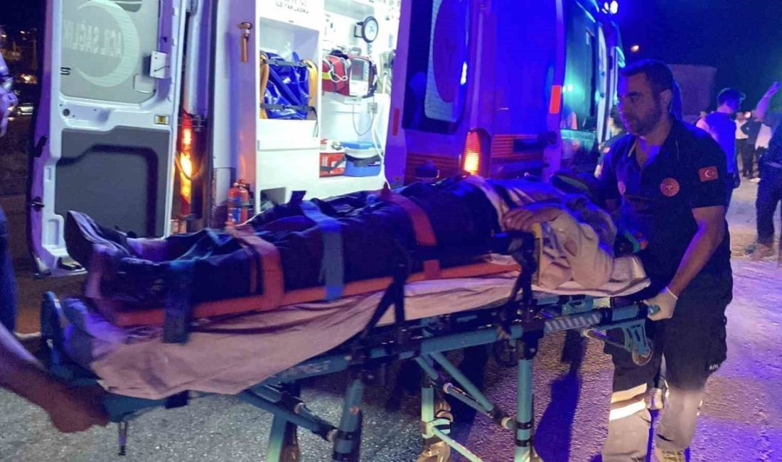 Kastamonu’da Tofaş marka otomobilin tırın dorsesine çarpması neticesinde meydana gelen