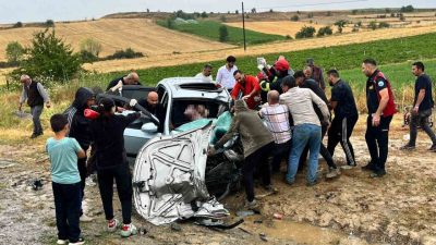 Kastamonu’nun Taşköprü ilçesinde üç aracın çarpışması neticesinde meydana gelen kazada