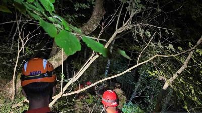 Kastamonu’nun Çatalzeytin ilçesinde dengesini kaybederek uçuruma yuvarlanan şahıs, ekiplerin çalışmasıyla
