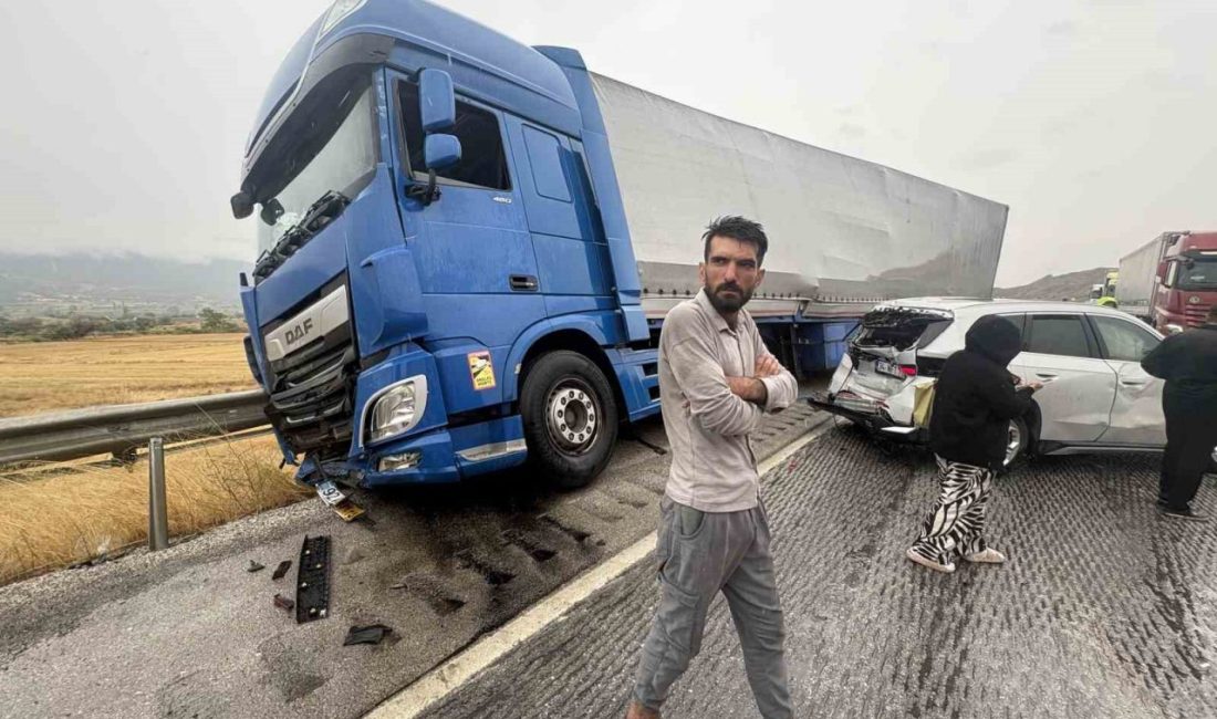 Kastamonu’nun Tosya ilçesinde sağanak yağış sebebiyle kayganlaşan D100 karayolunda meydana