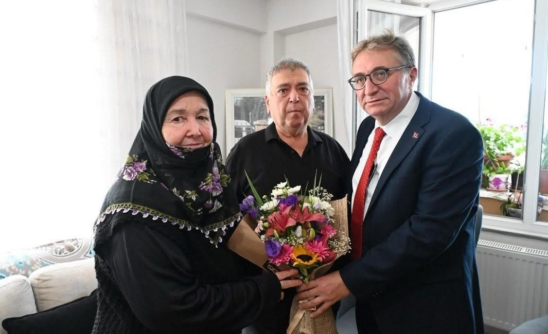 Kaymakam Helvacı’dan gazi ve şehit ailesine ziyaret Bilecik’in Bozüyük İlçe Kaymakamı Dr. Ahmet Naci Helvacı, gazi ve