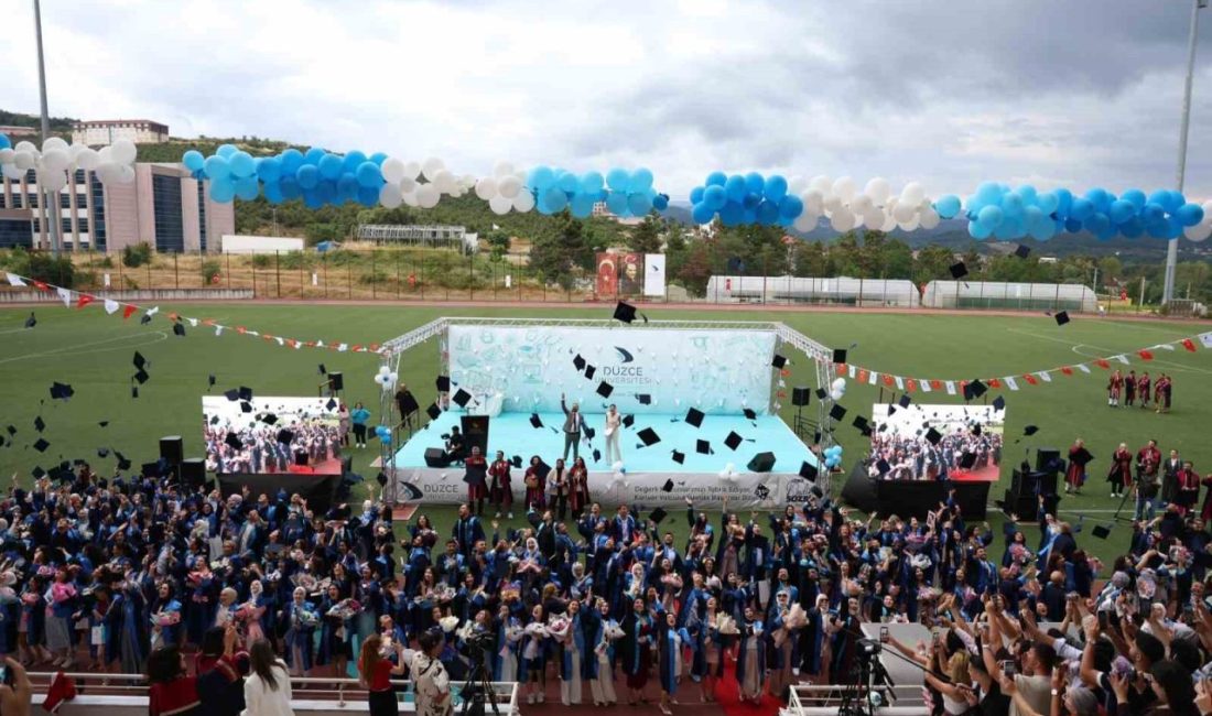Düzce Üniversitesi tarafından düzenlenen 2025-2026 akademik yılı mezuniyet törenlerinin dördüncü