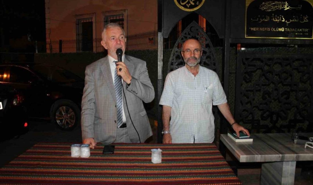 Körfez’de düzenlenen Vefa Geceleri programına katılan Kocaeli İl Müftüsü Mehmet