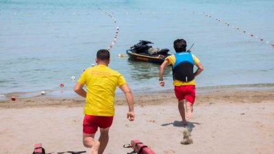 Kocaeli sahillerinde görev yapan Su Kazaları Engelleme Merkezi (KOSKEM) ekipleri,