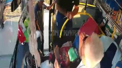 Kocaeli’nin İzmit ilçesinde özel halk otobüsüne binen bir kişi, kural