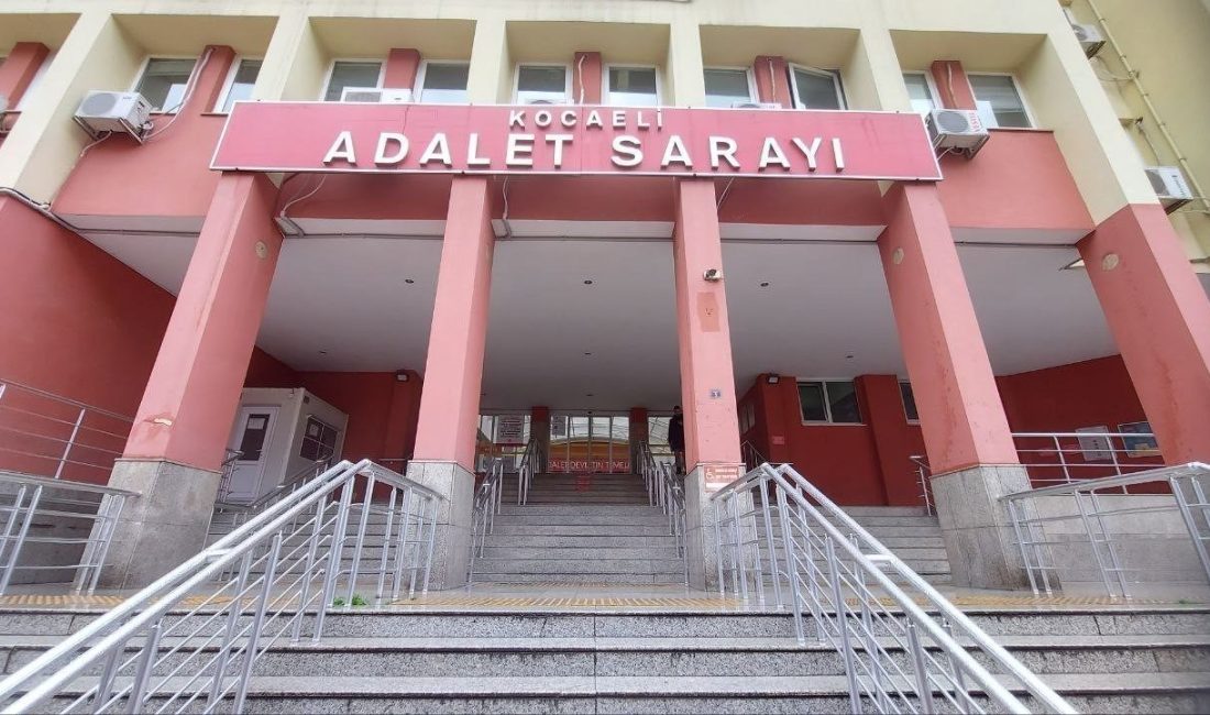 Kocaeli’de Ekrem İmamoğlu’nun gözaltına alınmasını protesto amacıyla düzenlenen eylemlere katıldıkları